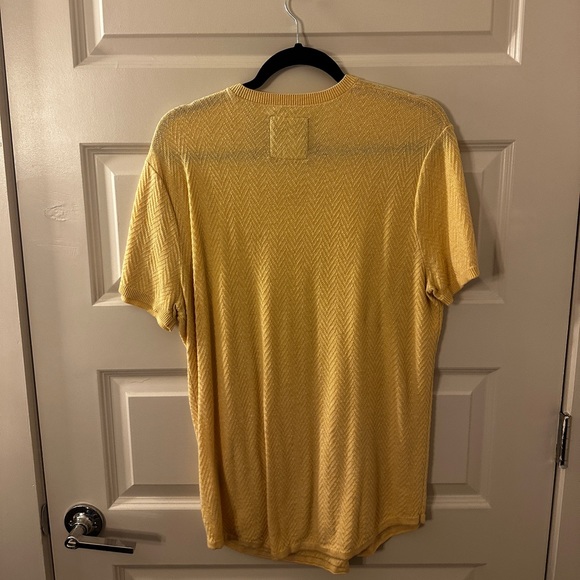 Hollister Yellow Short Sleeve Shirt - Picture 2 of 3
